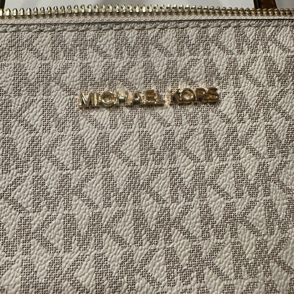 Michael Kors NWT Vanilla Charlotte Large Logo and Leather Top-Zip Tote Bag - Picture 4 of 7